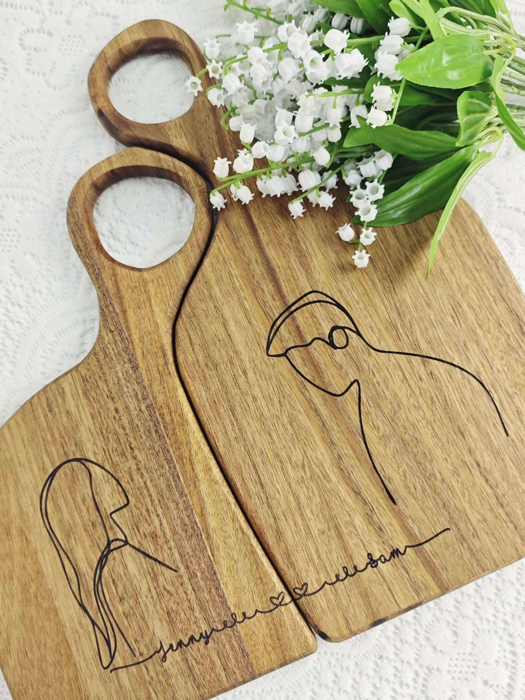 Custom Engraved Walnut Couple Charcuteries Board - Personalized Family Cutting Board - Set of 2pcs Cheese Board with Handle, Serving Food, Fruit - Suitable for Anniversary Gifts, Birthday Gifts, Family Exclusive Gifts, Perfect for Couple