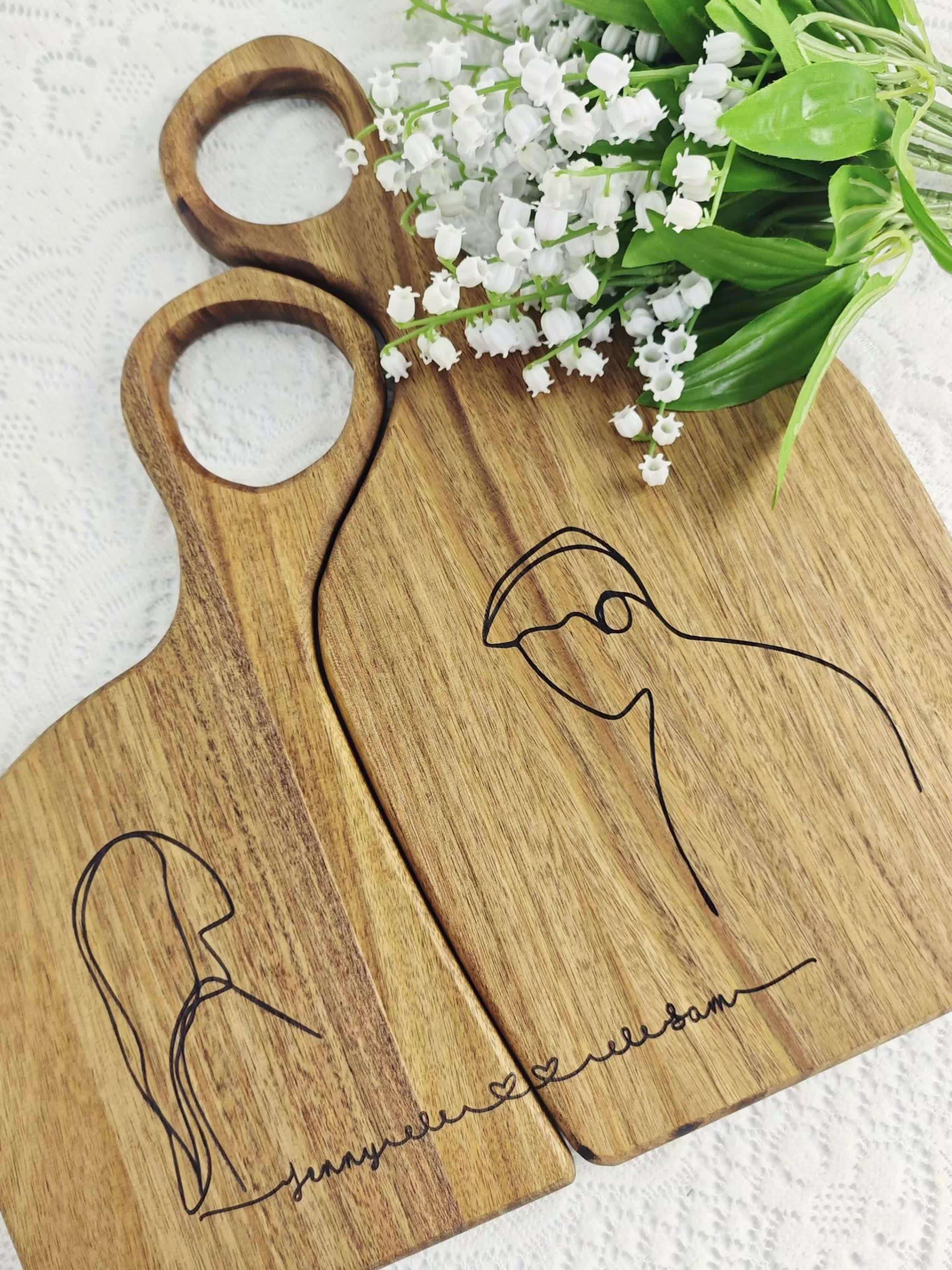 Custom Engraved Walnut Couple Charcuteries Board - Personalized Family Cutting Board - Set of 2pcs Cheese Board with Handle, Serving Food, Fruit - Suitable for Anniversary Gifts, Birthday Gifts, Family Exclusive Gifts, Perfect for Couple